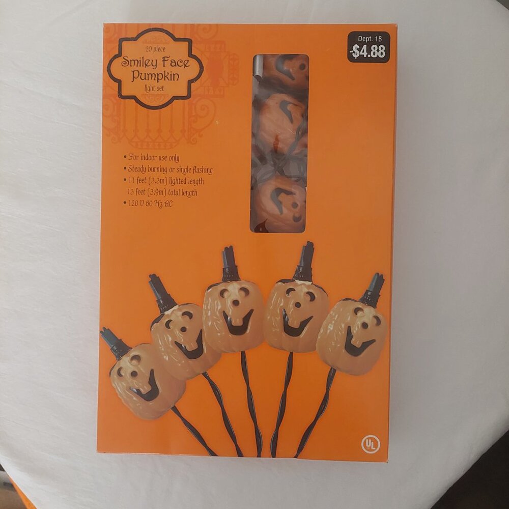 Vintage NIB Halloween Smiley Face Pumpkin Jack o Lantern Blow Mold String Lights